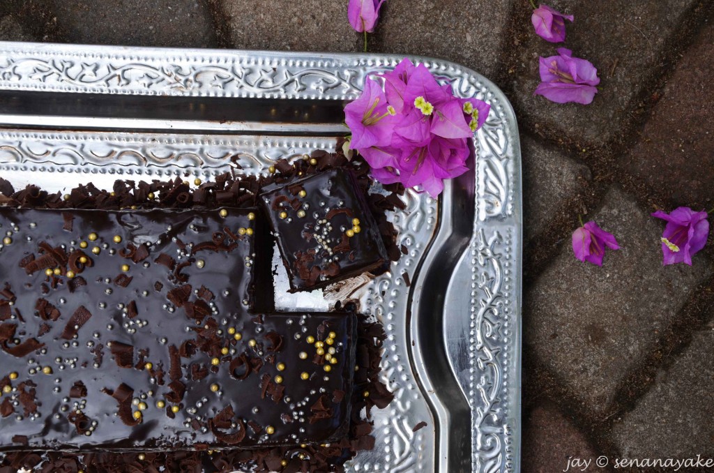 Chocolate-cake-with-bougainvillea-flowers