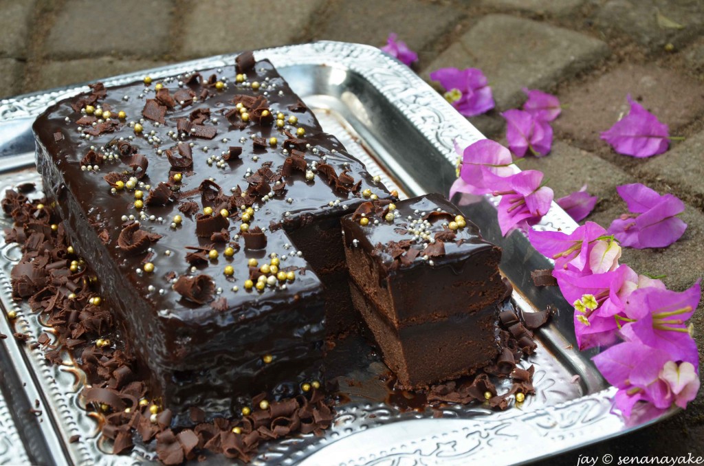 Chocolate-cake-with-fudge-frosting-bougainvilleas-on-the-side1