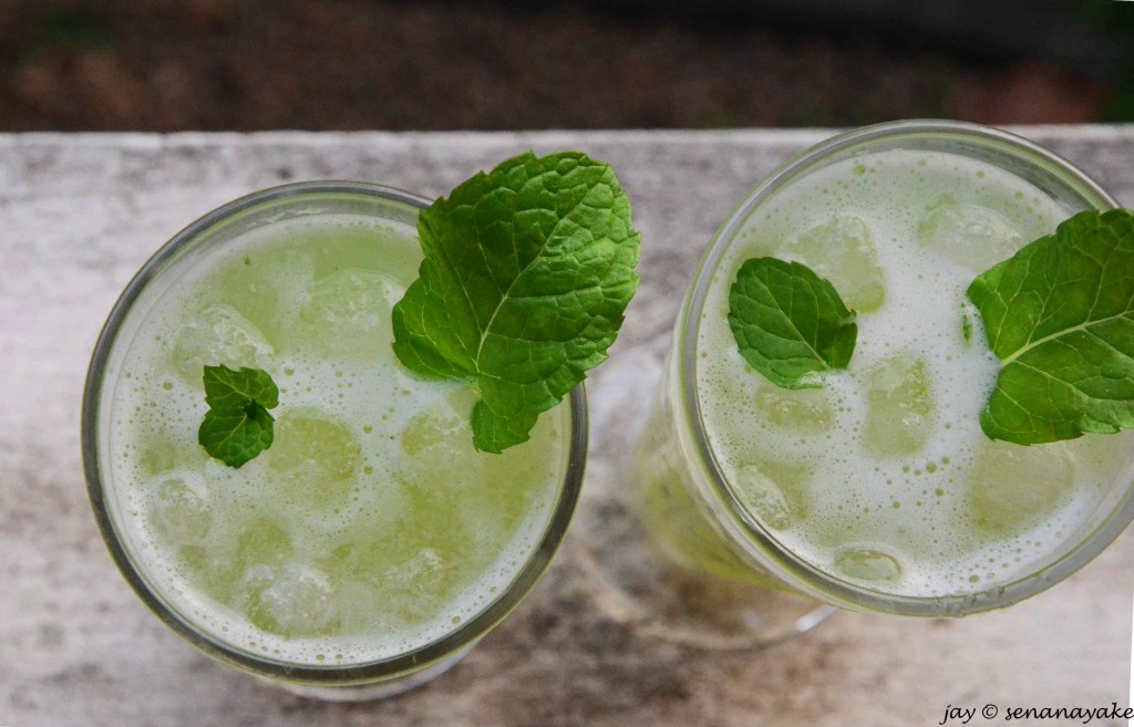Two-glasses-of-cucumber-and-mint-cooler