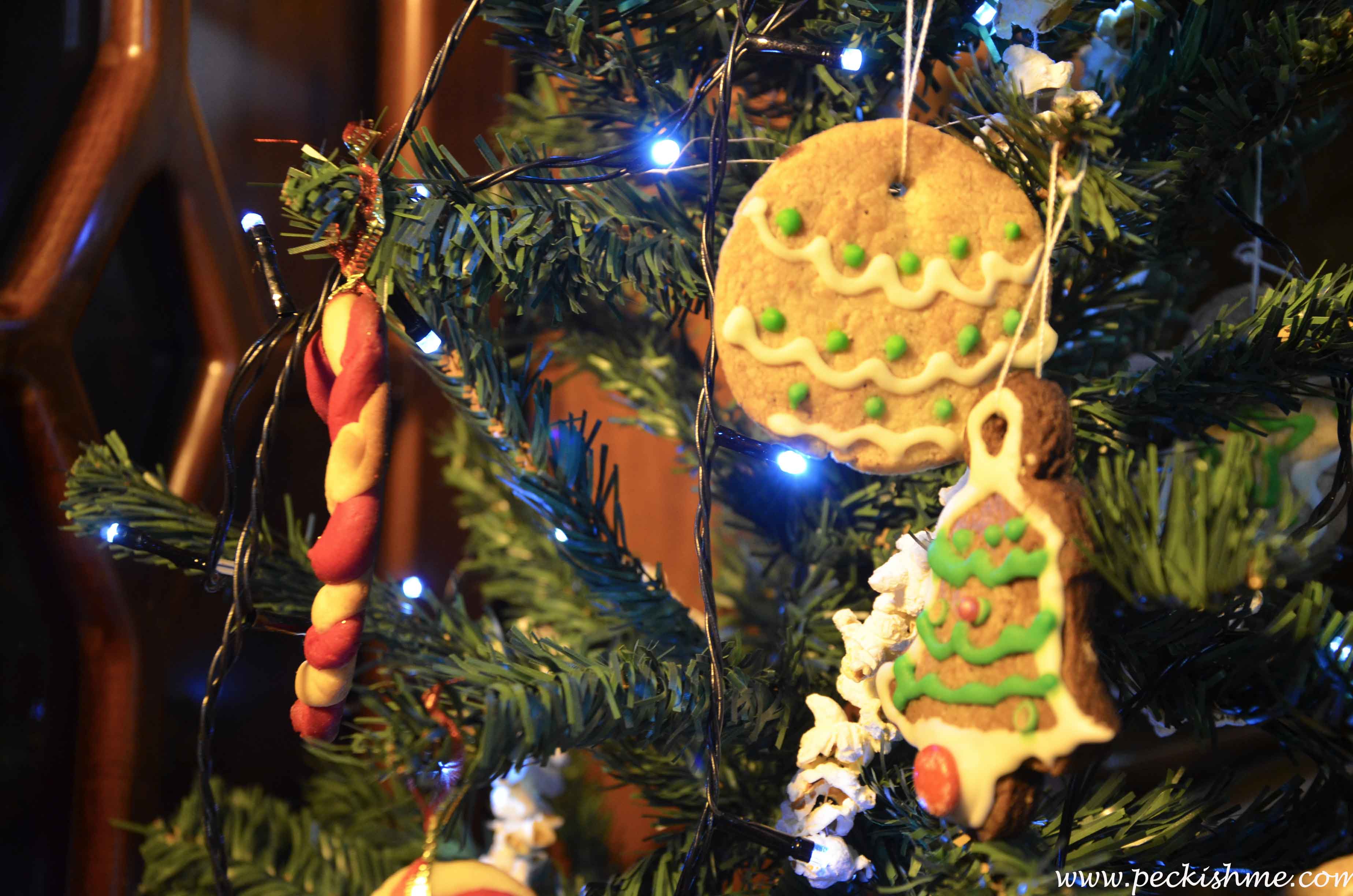 tree-ornament-biscuits