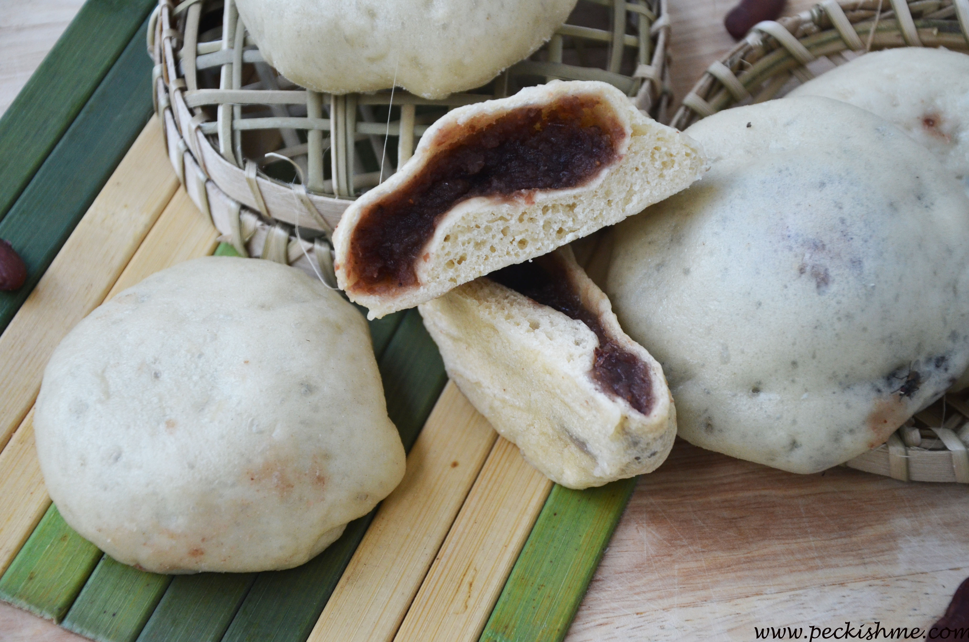 morbiditet hul Stå sammen Red bean buns - A healthy snack for all times | Peckish Me