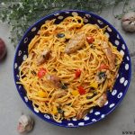 Grilled chicken spaghetti in tomato sauce 